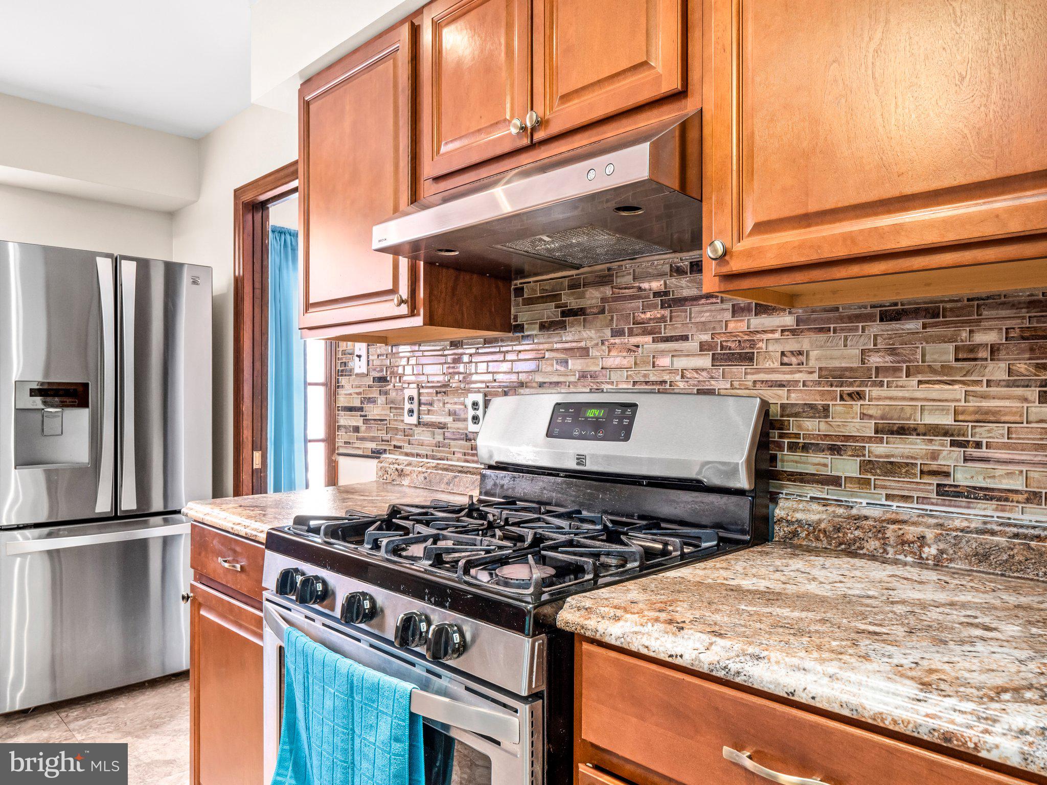 7708 Bock Road Fort Washington, MD 20744 - Photo 19 of 29 Beautiful backsplash and counters
