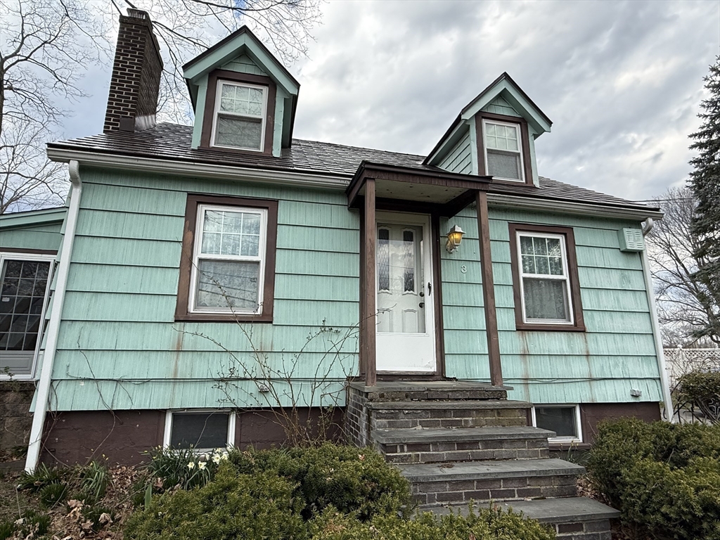 3 Ferry Road Haverhill, MA 01835 - Photo 5 of 30 a front view of a house