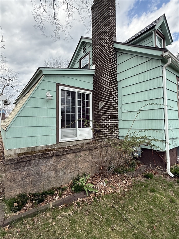 3 Ferry Road Haverhill, MA 01835 - Photo 6 of 30 a front view of a house