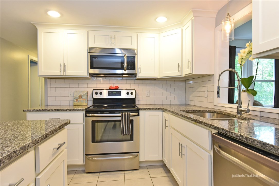 25 Edgewood Road Glocester, RI 02814 - Photo 7 of 33