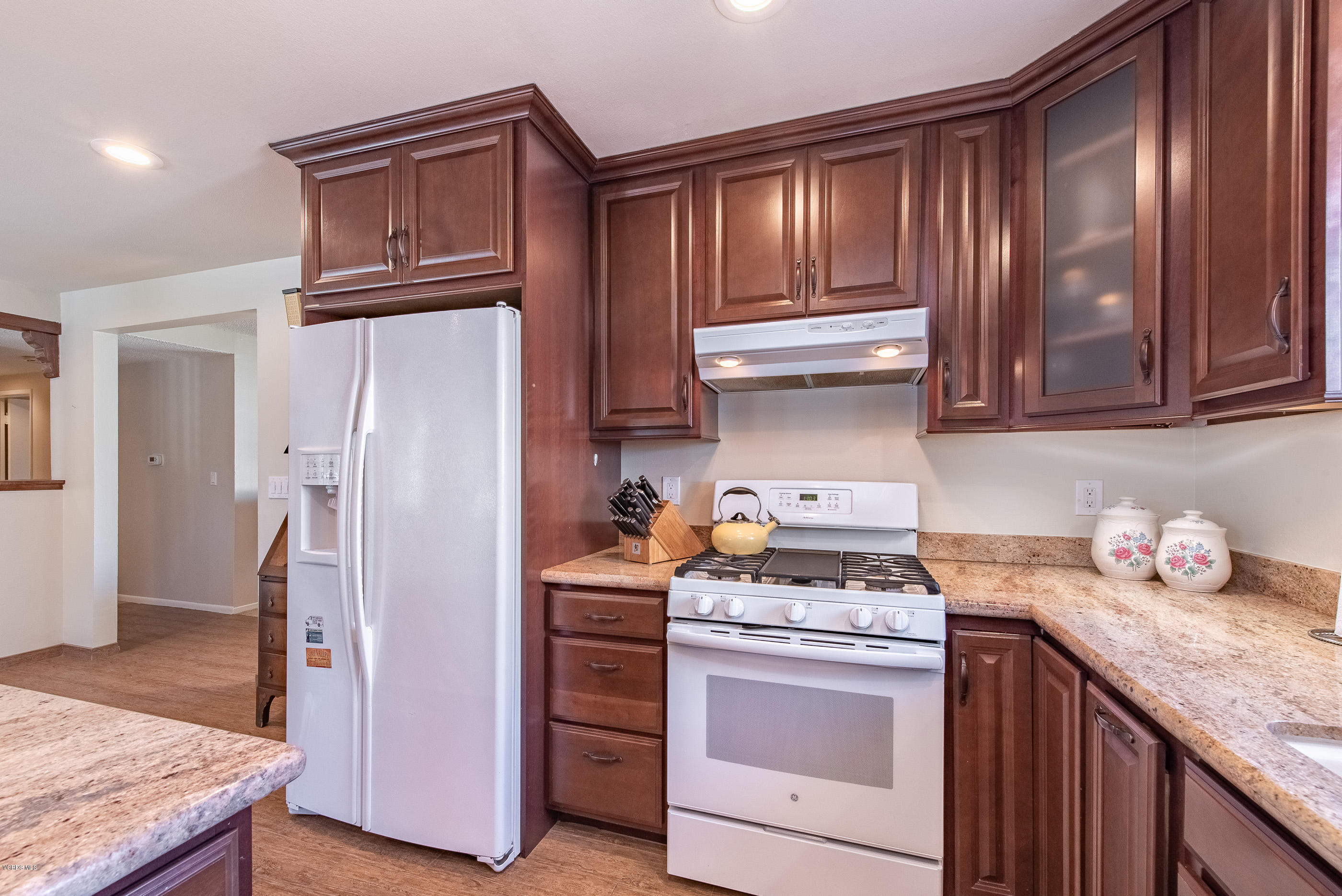 1189 Roldan Avenue Simi Valley, CA 93065 - Photo 11 of 23 1189 Roldan Ave Simi Valley-12
