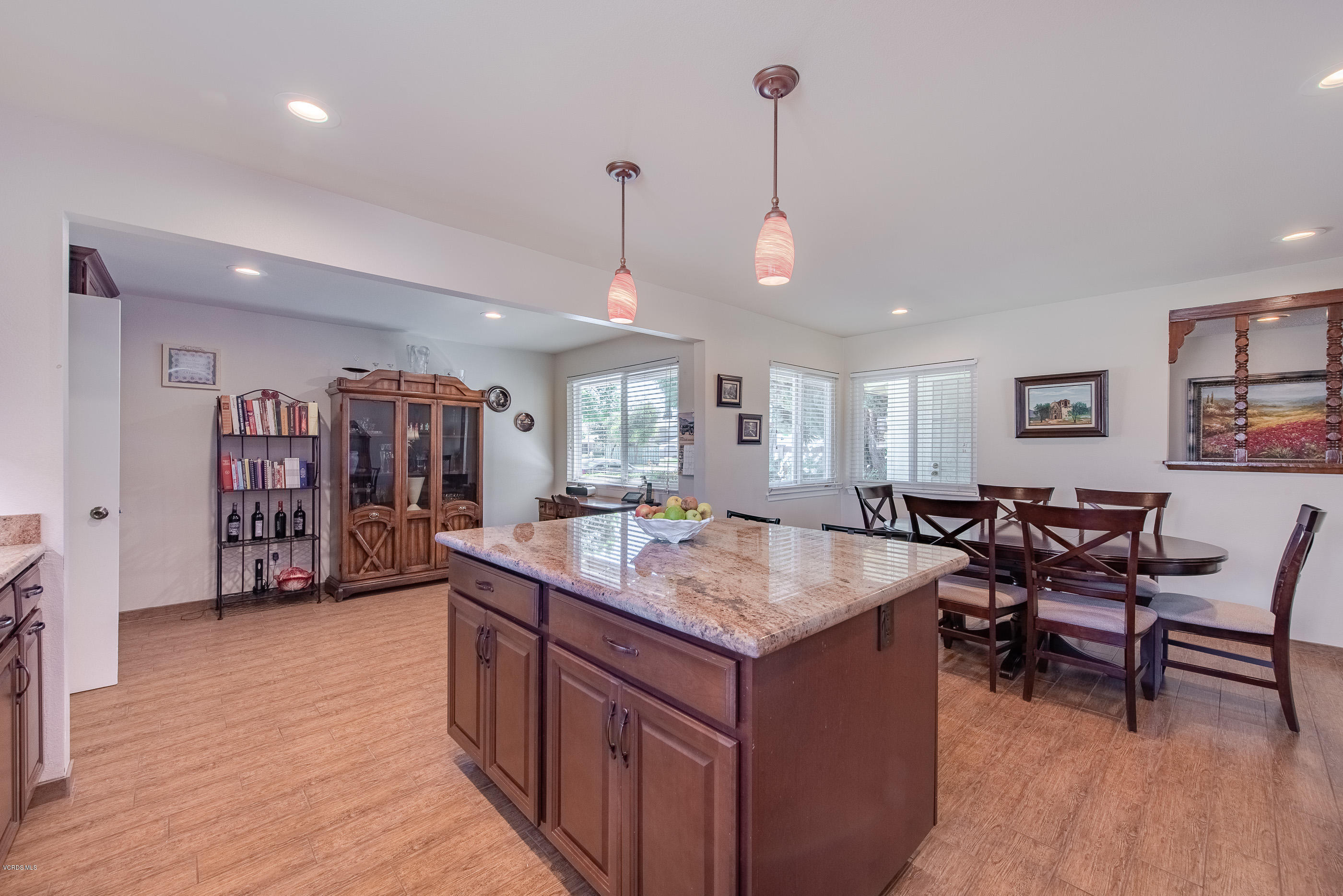 1189 Roldan Avenue Simi Valley, CA 93065 - Photo 12 of 23 1189 Roldan Ave Simi Valley-13