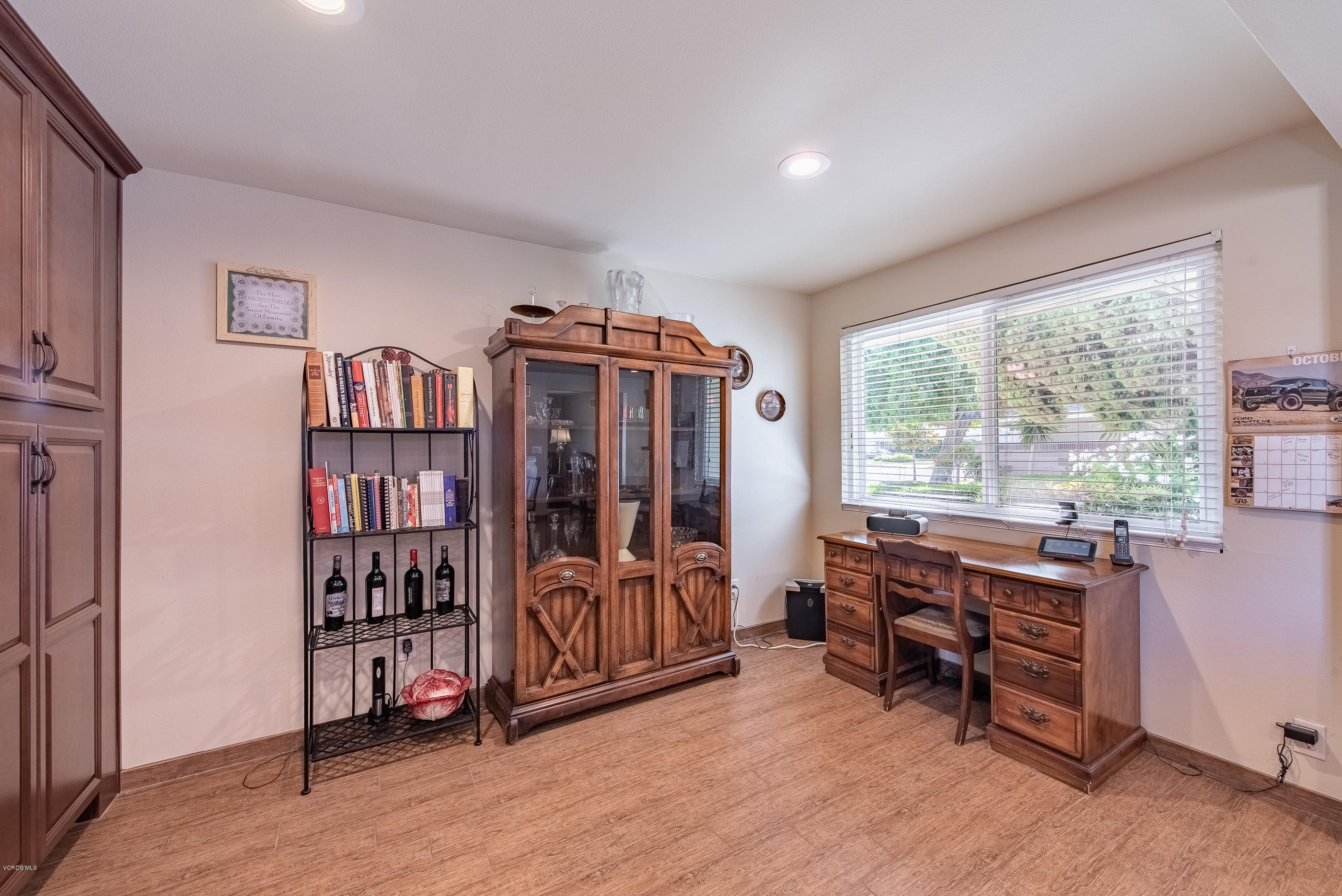 1189 Roldan Avenue Simi Valley, CA 93065 - Photo 13 of 23 1189 Roldan Ave Simi Valley-14