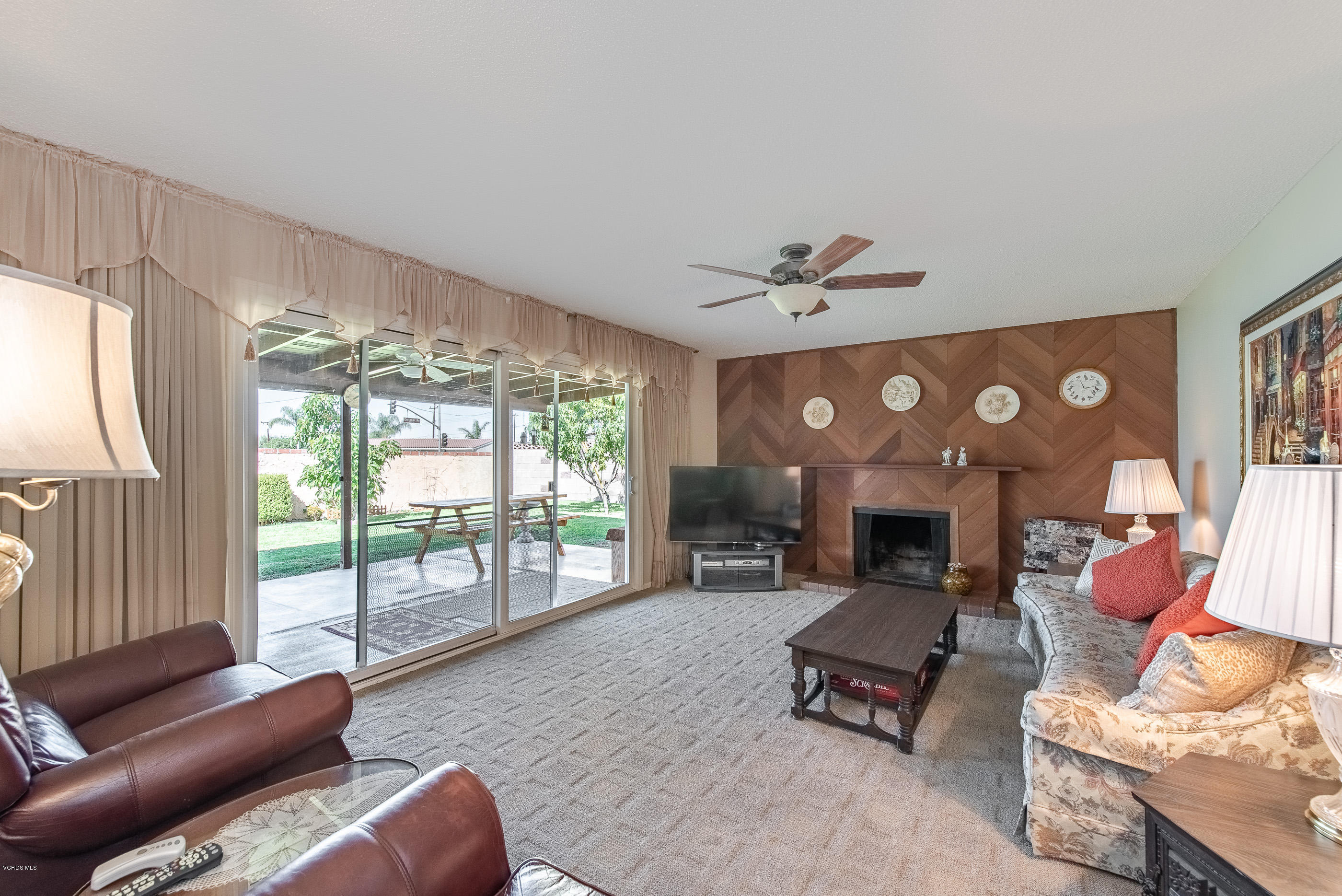 1189 Roldan Avenue Simi Valley, CA 93065 - Photo 4 of 23 1189 Roldan Ave Simi Valley-5