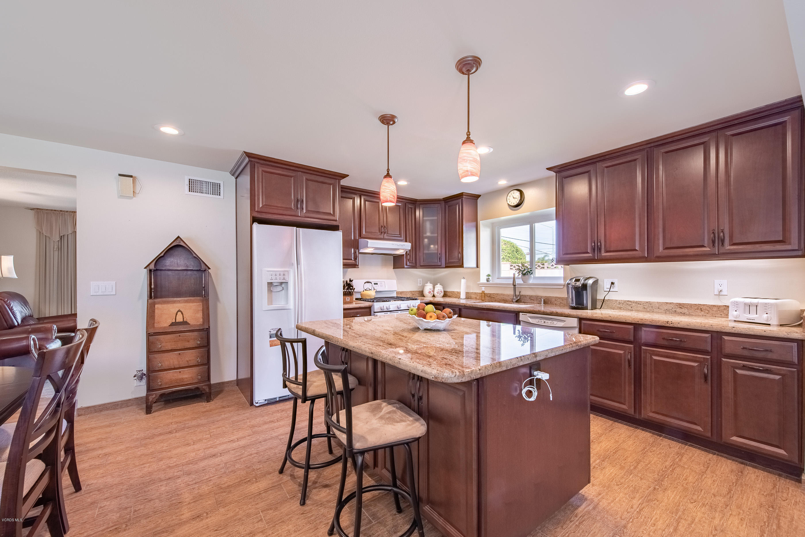 1189 Roldan Avenue Simi Valley, CA 93065 - Photo 9 of 23 1189 Roldan Ave Simi Valley-10