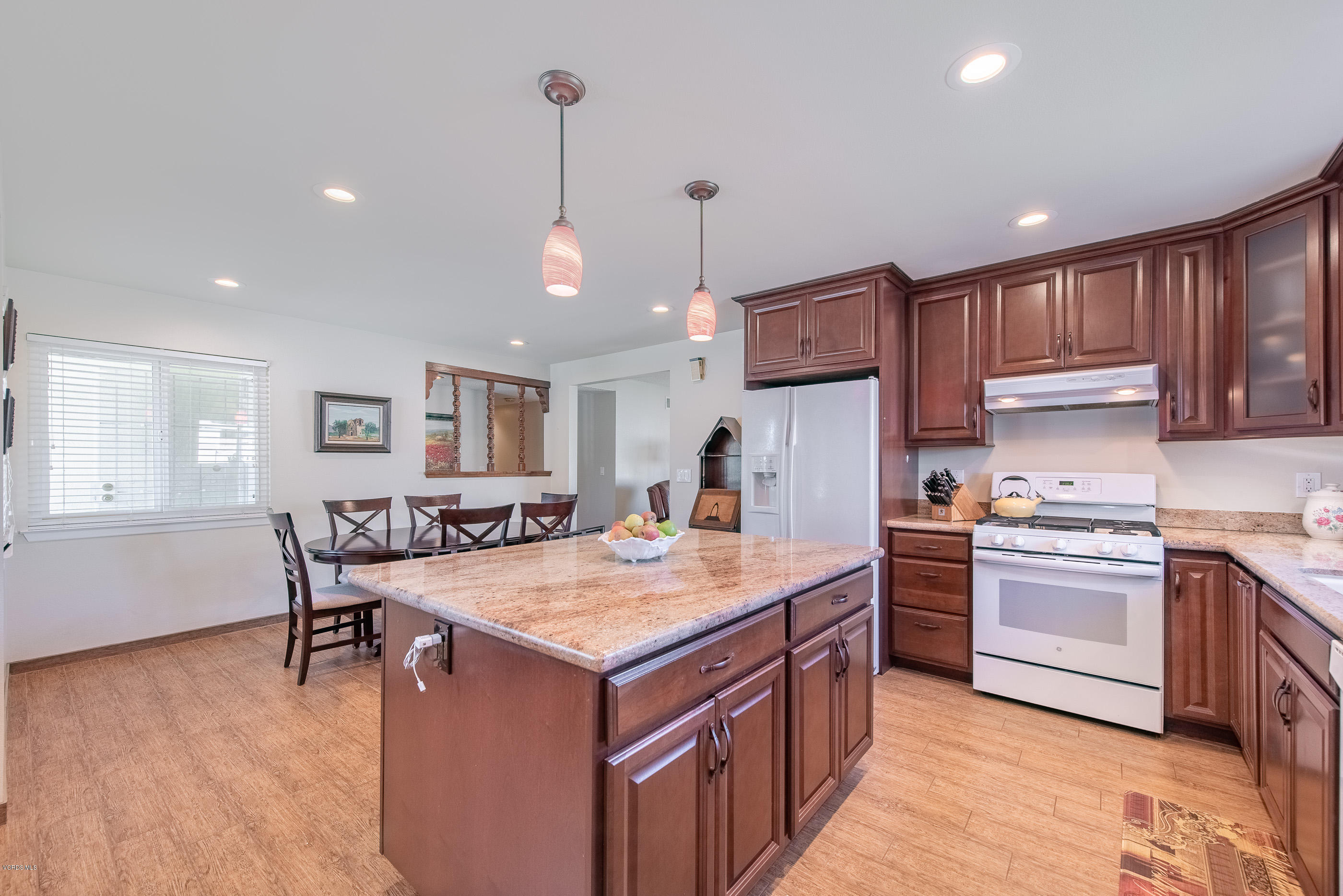 1189 Roldan Avenue Simi Valley, CA 93065 - Photo 10 of 23 1189 Roldan Ave Simi Valley-11