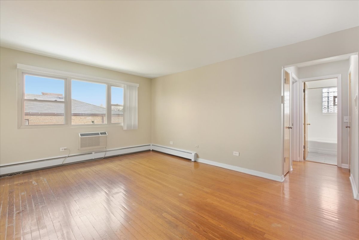 337 Custer Avenue, Unit 2W Evanston, IL 60202 - Photo 2 of 11