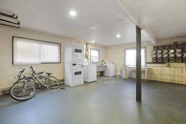 $1,300 | 337 Custer Avenue, Unit 2W, Evanston, IL 60202