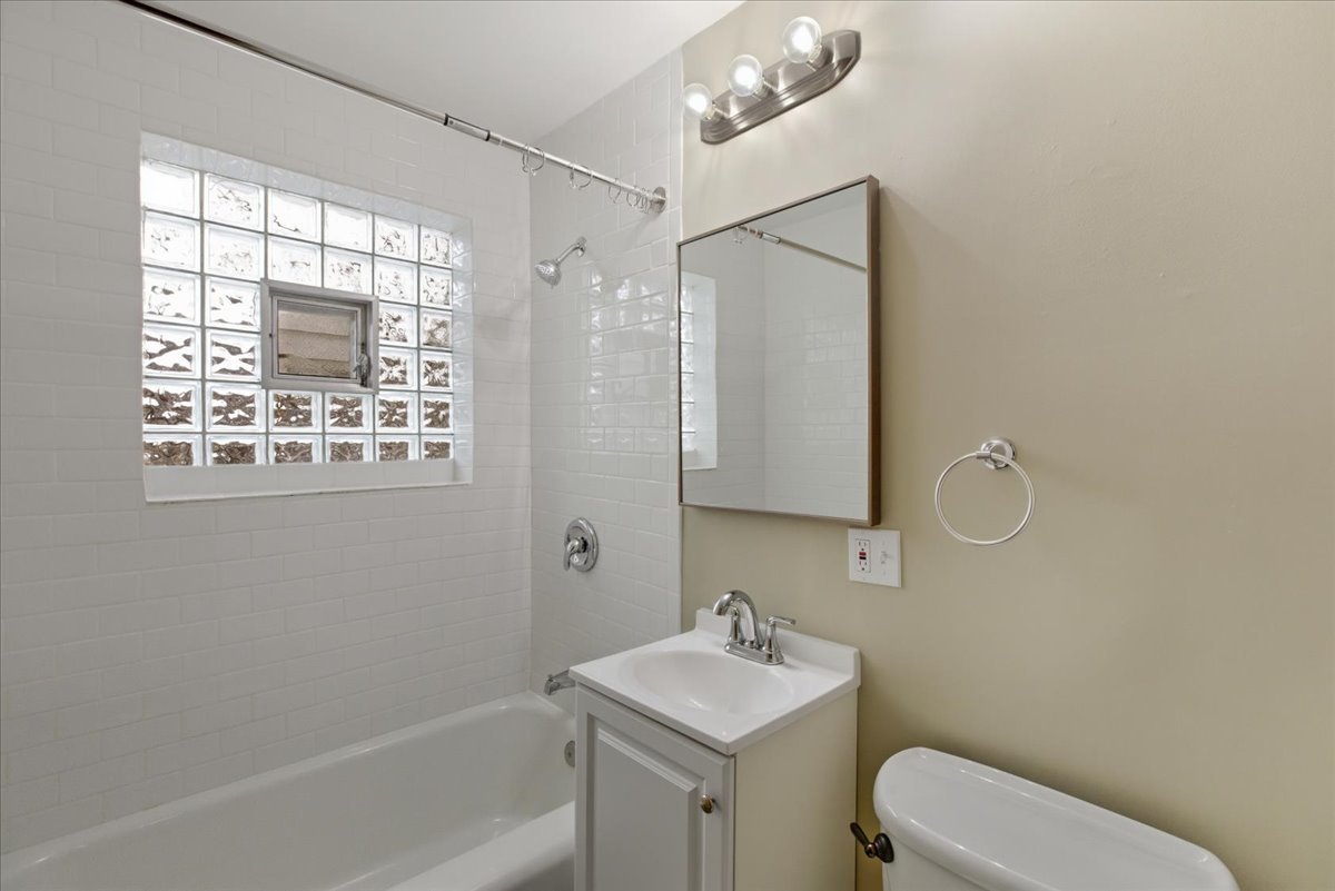 337 Custer Avenue, Unit 2W Evanston, IL 60202 - Photo 9 of 11