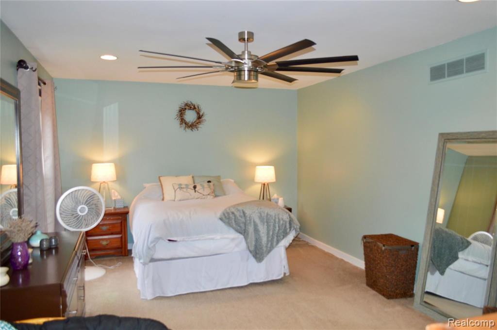 35472 Fredericksburg Road Farmington Hills, MI 48331 - Photo 13 of 28