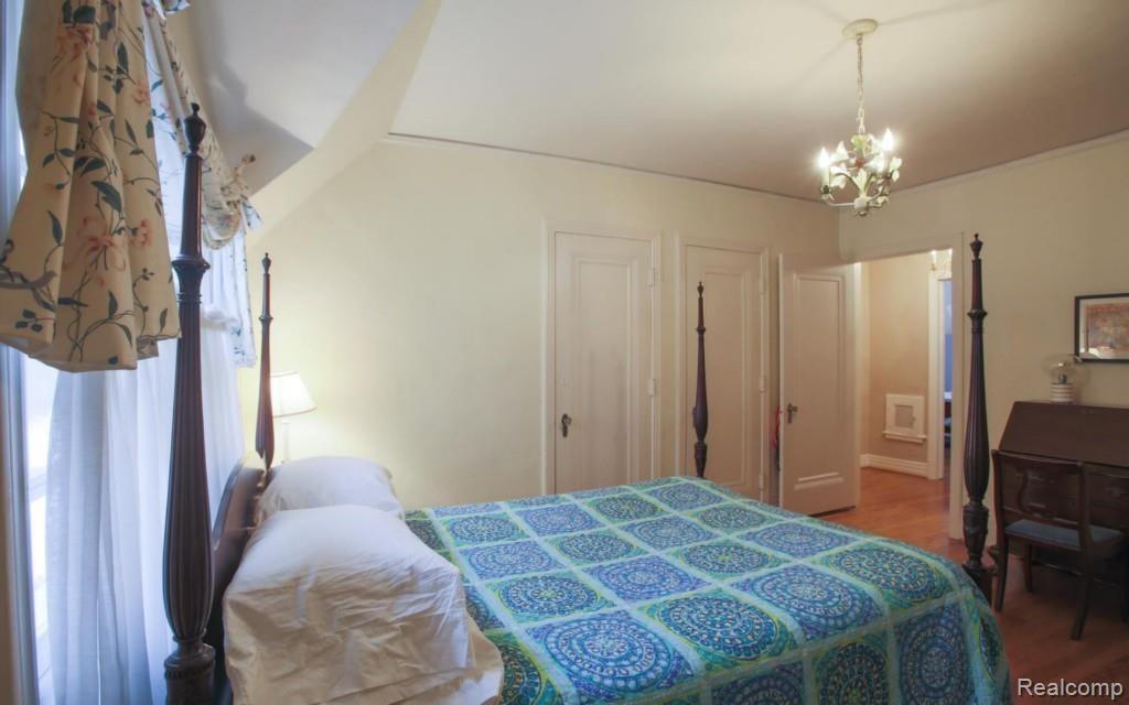 109 Moran Road Grosse Pointe, MI 48236 - Photo 22 of 30 22-photo-web-1680x1050-174630.jpg