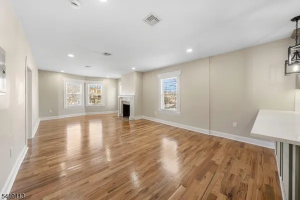 $2,990 | 951 West 7th Street, Plainfield, NJ 07063