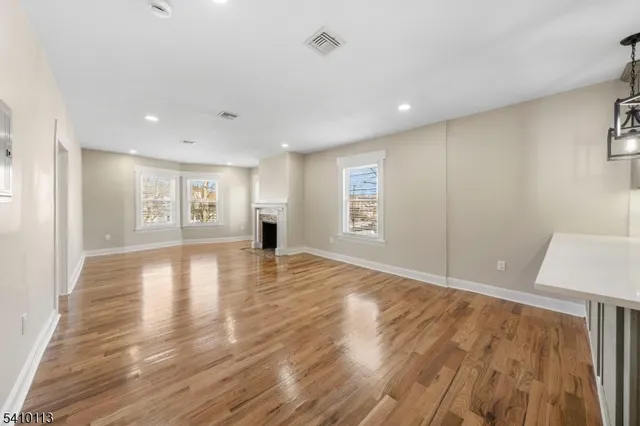 $3,890 | 951 West 7th Street, Plainfield, NJ 07063