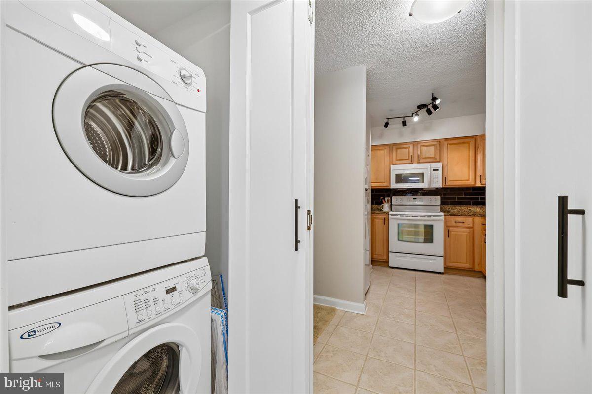 2111 Wisconsin Avenue Northwest, Unit 118 Washington, DC 20007 - Photo 15 of 61 a view of kitchen with washer and dryer