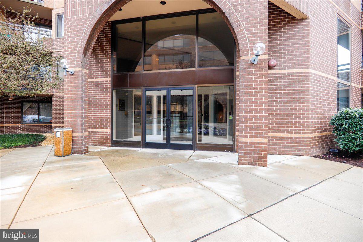 2111 Wisconsin Avenue Northwest, Unit 118 Washington, DC 20007 - Photo 2 of 61