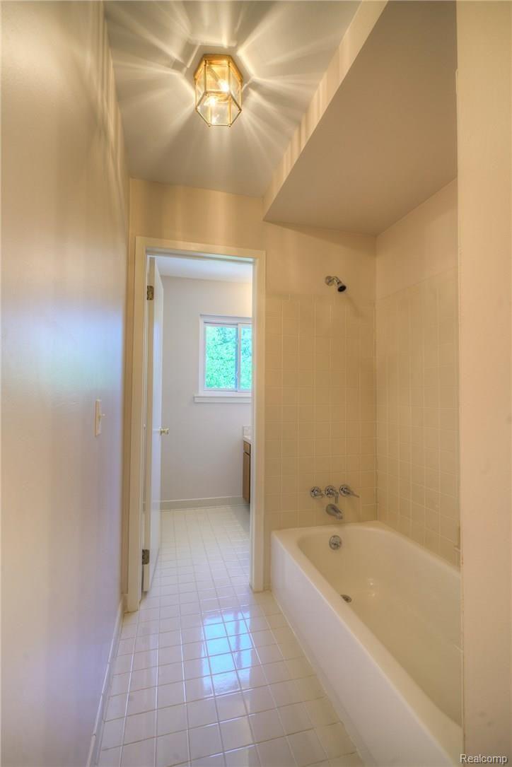 736 Dressler Lane Rochester, MI 48307 - Photo 13 of 20 Sparkling clean Full Bath with neutral paint and tile. This bath has a Full step-in shower with new door, a separate tub, toilet and sink area.