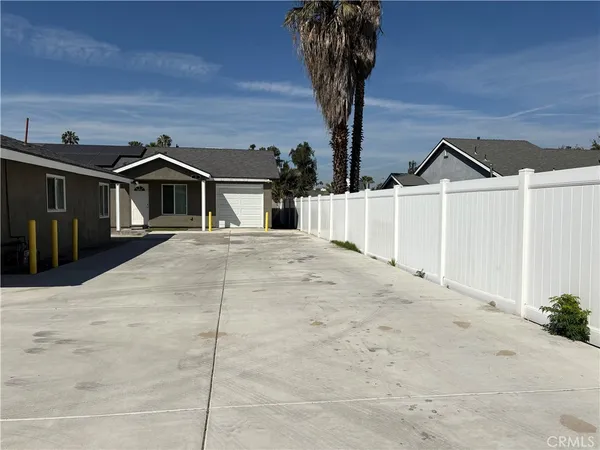 $2,195 | 296 North Allen Street, Unit 1, San Bernardino, CA 92408