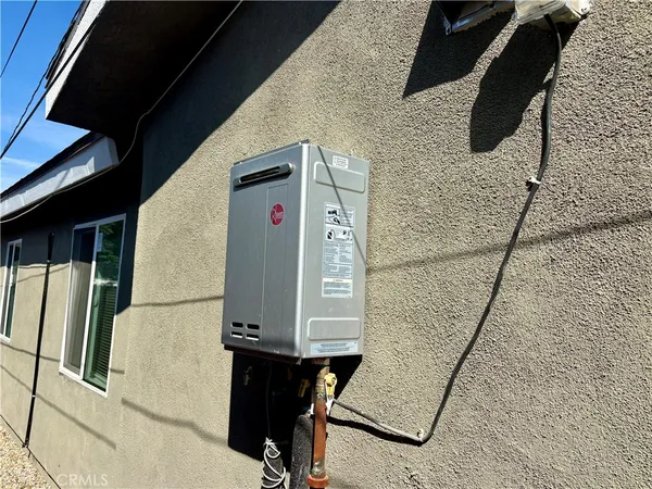 $2,195 | 296 North Allen Street, Unit 1, San Bernardino, CA 92408