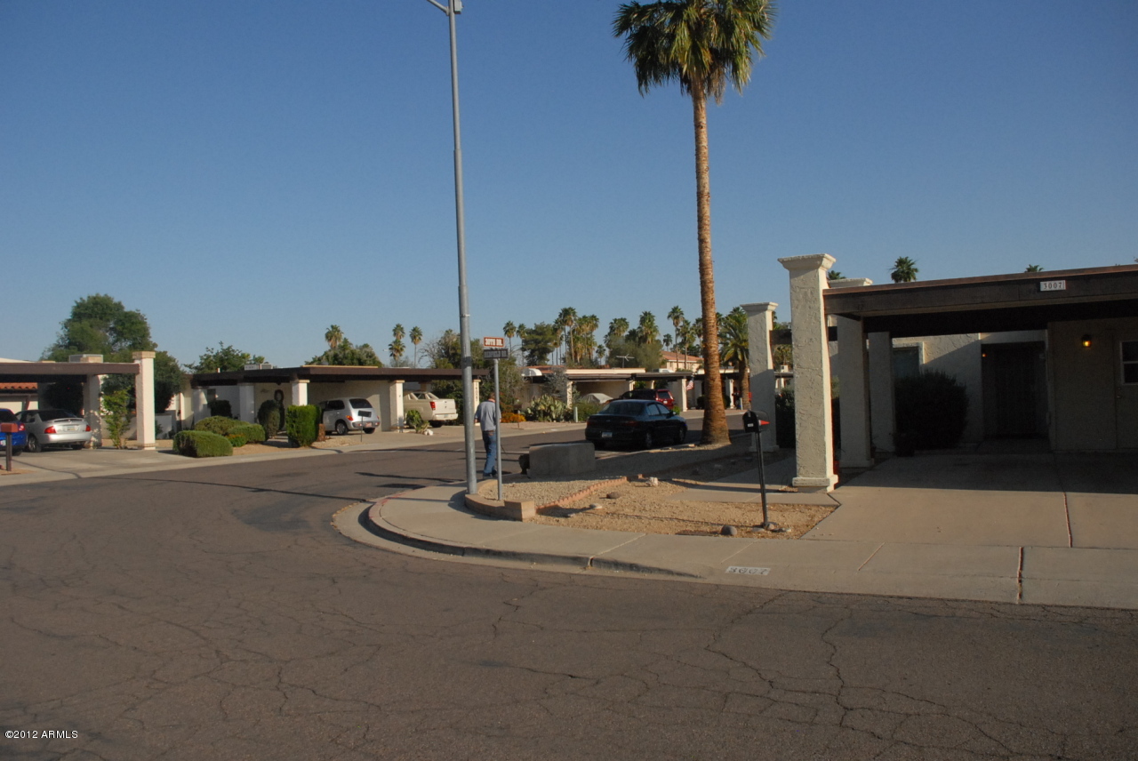 3008 West Redfield Road Phoenix, AZ 85053 - Photo 6 of 29 Neighbors 2