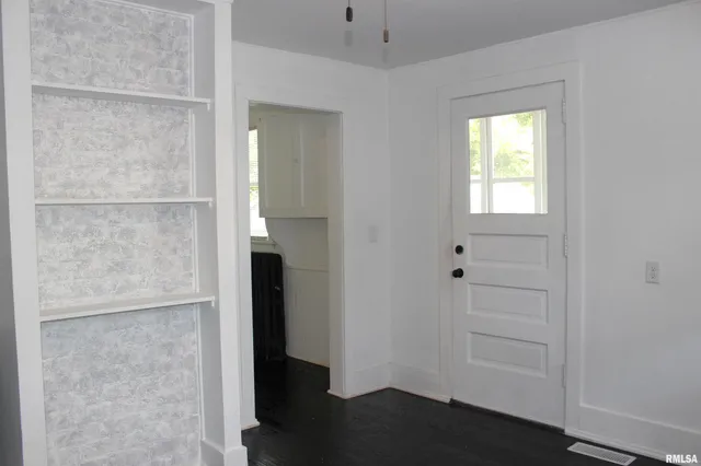 $225,000 | 1443 East Knox Street, Galesburg, IL 61401