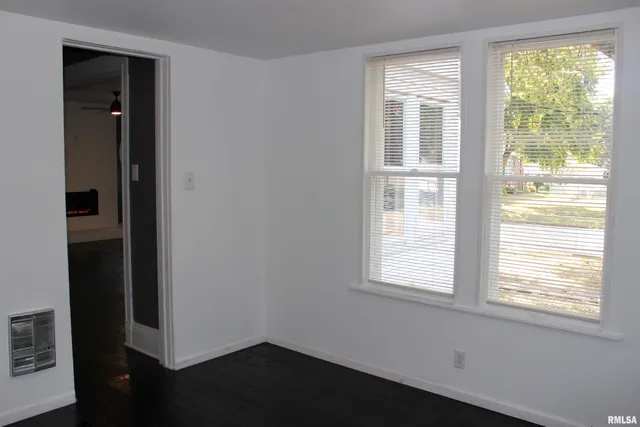 $225,000 | 1443 East Knox Street, Galesburg, IL 61401