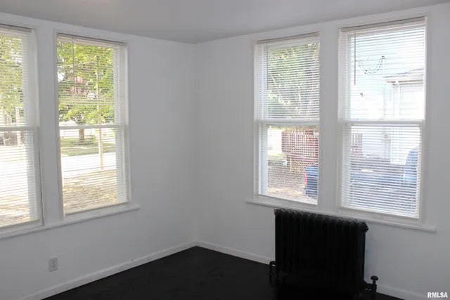 $225,000 | 1443 East Knox Street, Galesburg, IL 61401