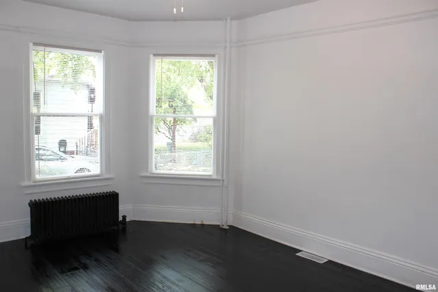 $225,000 | 1443 East Knox Street, Galesburg, IL 61401