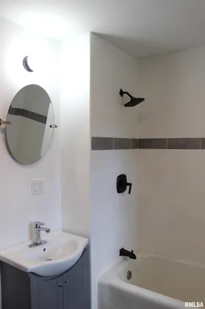 $197,000 | 1443 East Knox Street, Galesburg, IL 61401