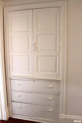 $225,000 | 1443 East Knox Street, Galesburg, IL 61401