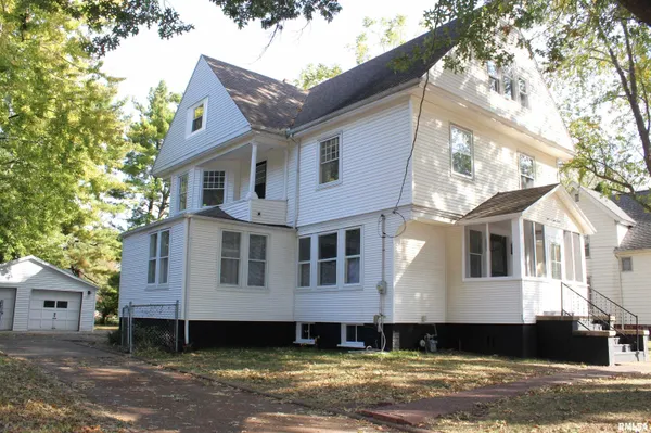 $197,000 | 1443 East Knox Street, Galesburg, IL 61401