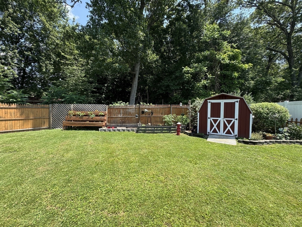101 Old Farm Road Springfield, MA 01119 - Photo 31 of 33