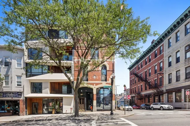 $3,800 | 366 West Broadway, Unit 4, Boston, MA 02127