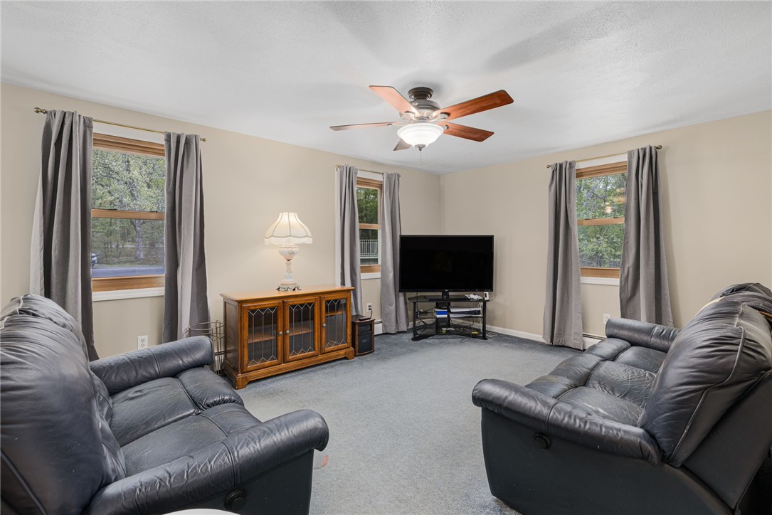 637 Read School House Road Coventry, RI 02816 - Photo 6 of 47