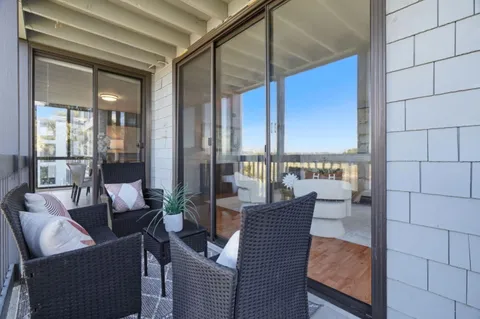 $975,000 | 651 Port Drive, Unit 208, San Mateo, CA 94404