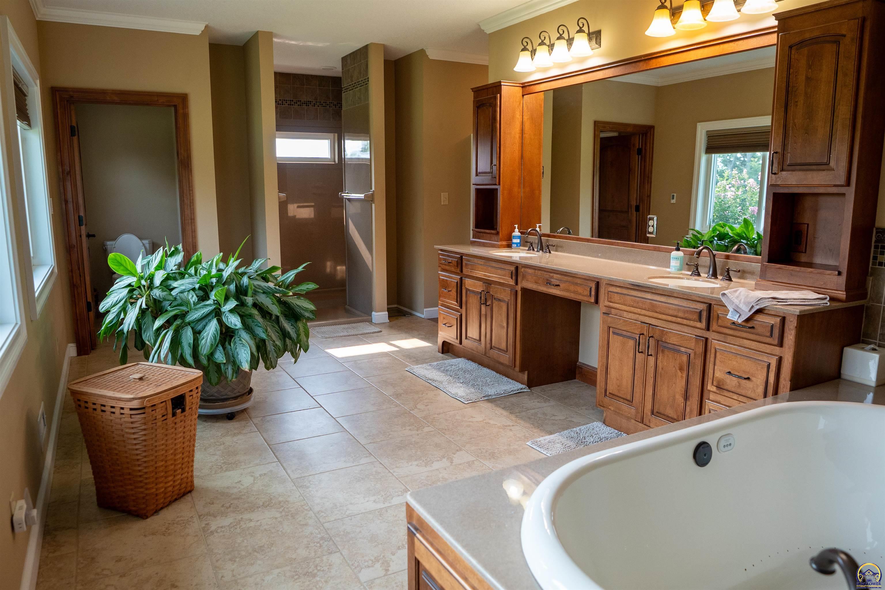 11301 South Croco Road Berryton, KS 66409 - Photo 34 of 99 Gallery Image 34