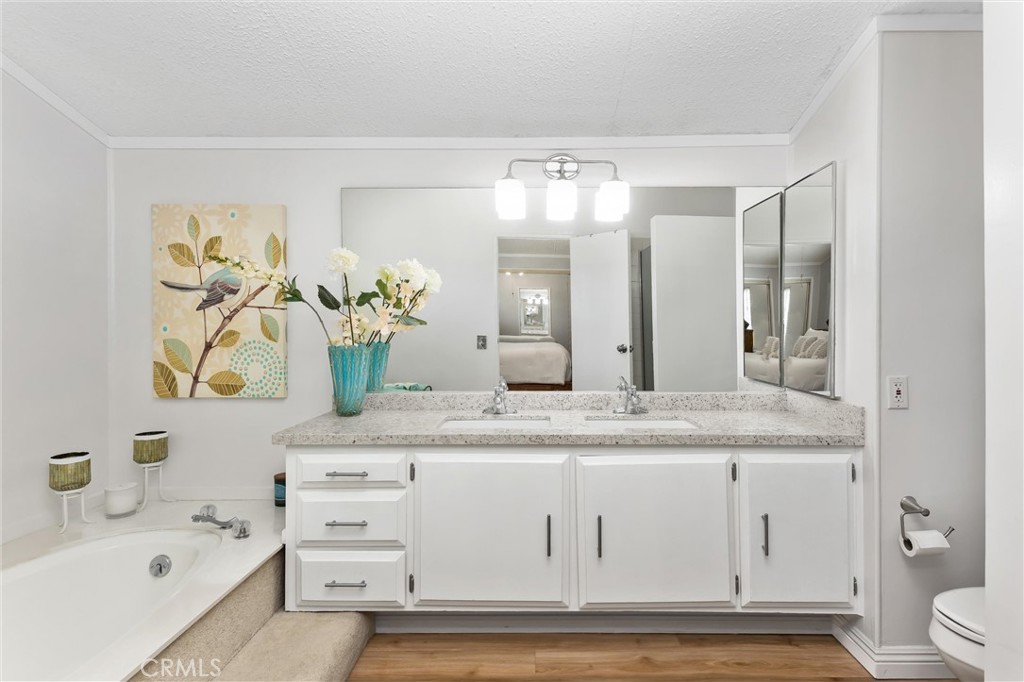40795 Laredo Trail Cherry Valley, CA 92223 - Photo 27 of 51 Primary Suite Ensuite Bath