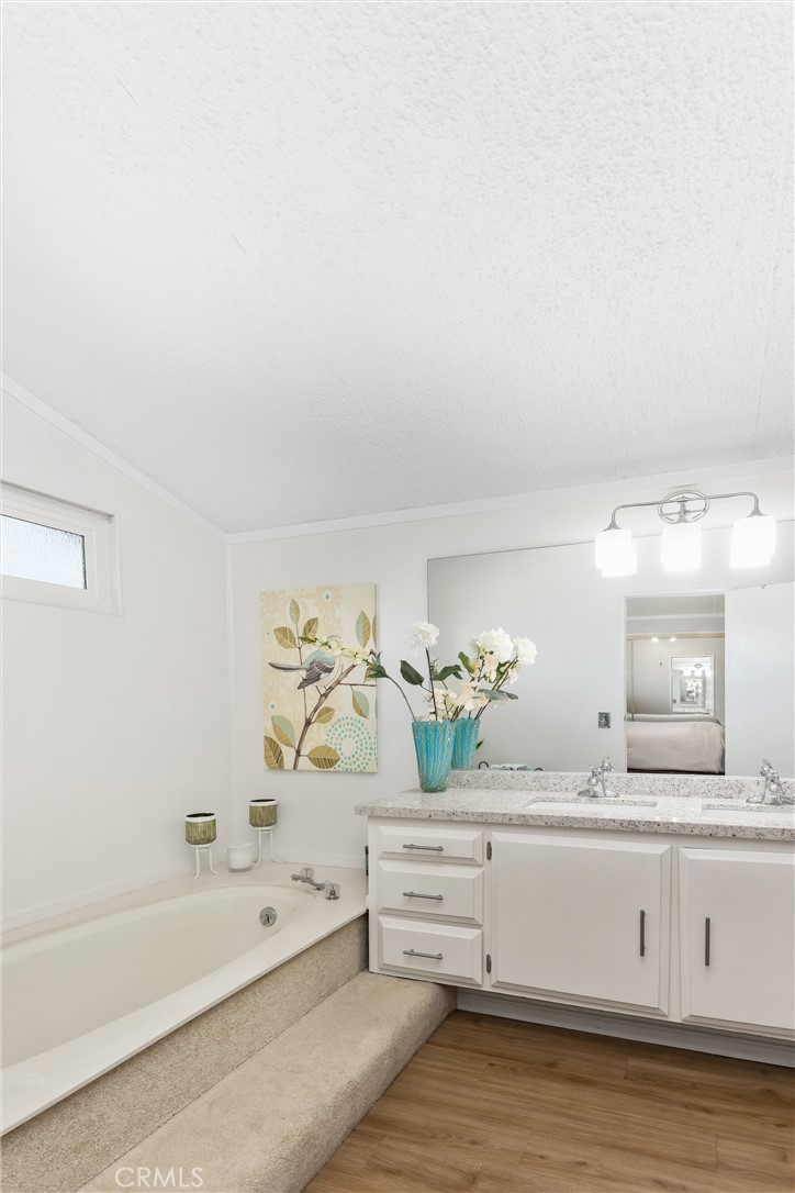 40795 Laredo Trail Cherry Valley, CA 92223 - Photo 28 of 51 Primary Suite Ensuite Bath