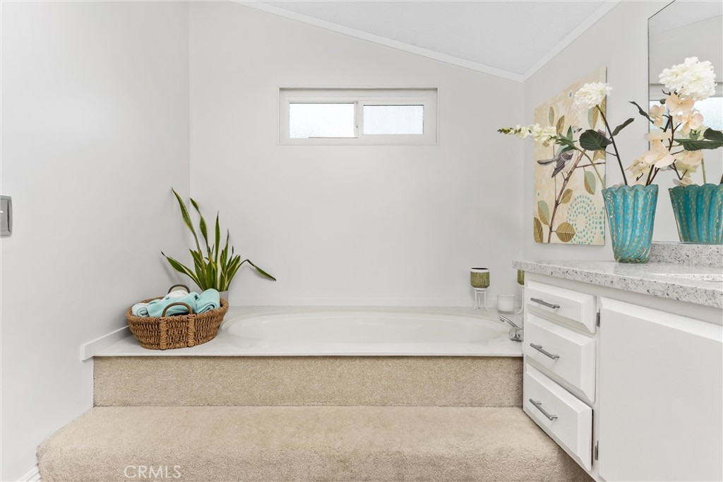 40795 Laredo Trail Cherry Valley, CA 92223 - Photo 29 of 51 Primary Suite Ensuite Bath