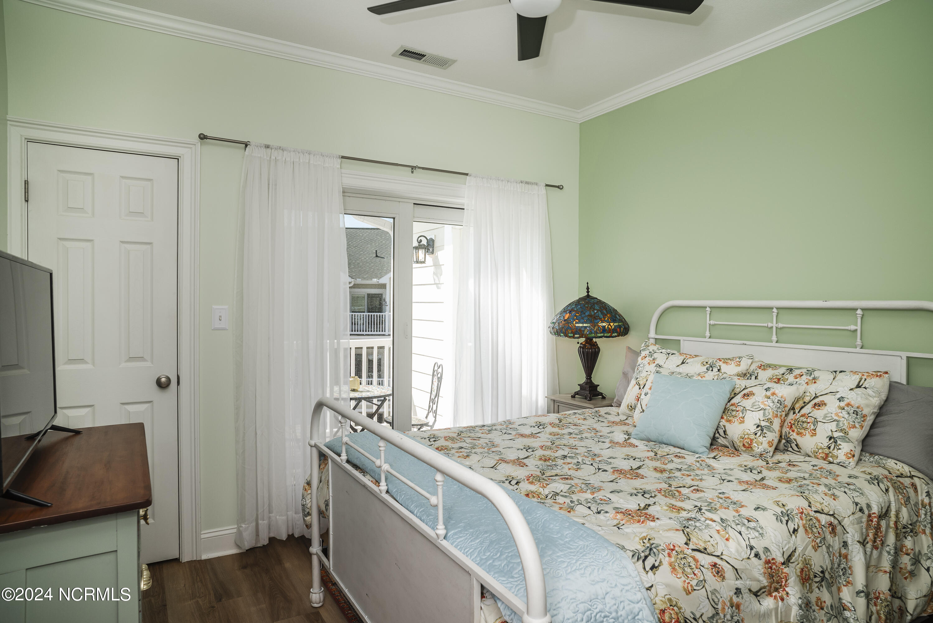 413 Captains Cove, Unit E Edenton, NC 27932 - Photo 21 of 28 16