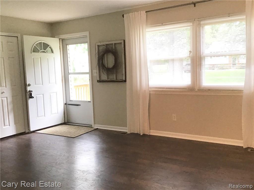 1311 Delta Road Walled Lake, MI 48390 - Photo 6 of 19