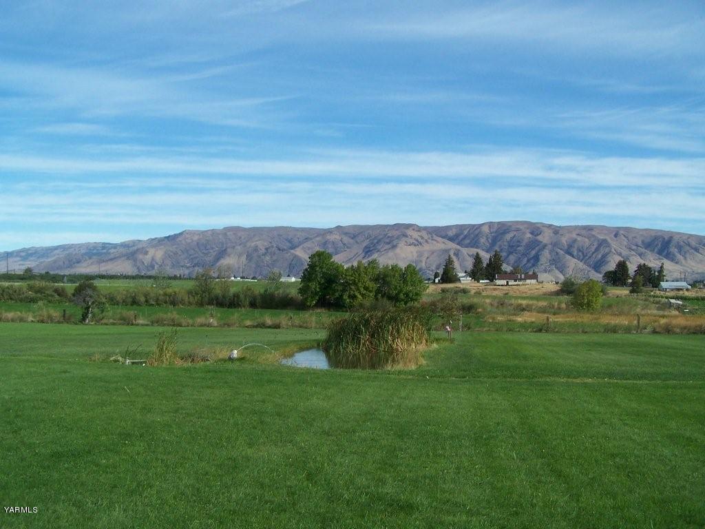 211 Sharp Road Tieton, WA 98947 - Photo 11 of 14 a view of outdoor space and yard