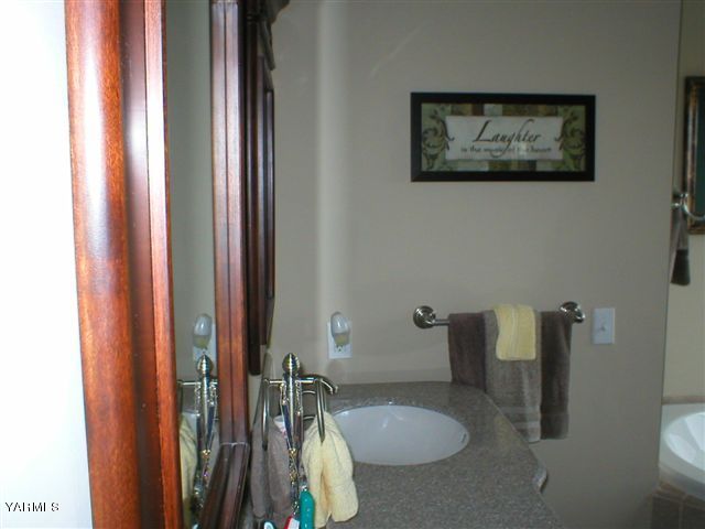 211 Sharp Road Tieton, WA 98947 - Photo 7 of 14 a bathroom with a sink