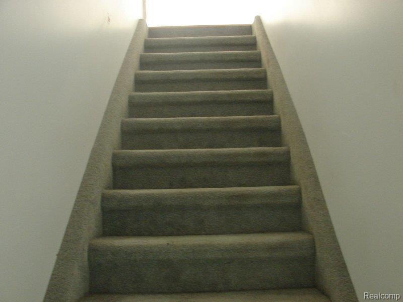 19250 Sylvia Road Romulus, MI 48174 - Photo 10 of 18 STAIR WAY