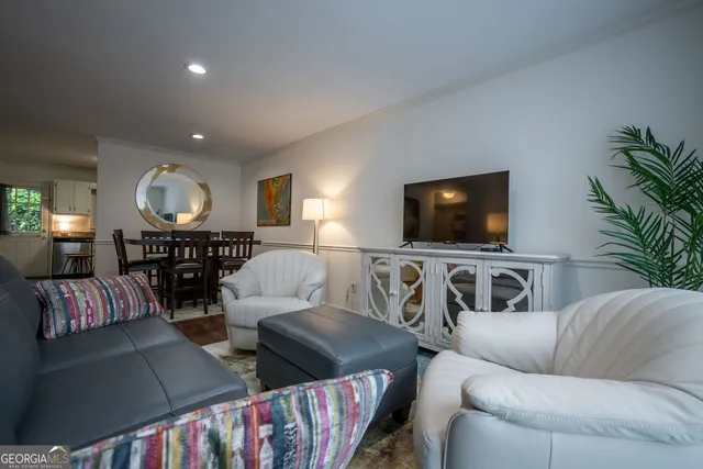 $2,020 | 210 East Cloverhurst Avenue, Unit 7, Athens, GA 30605