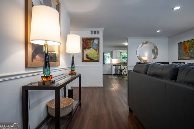 $2,020 | 210 East Cloverhurst Avenue, Unit 7, Athens, GA 30605