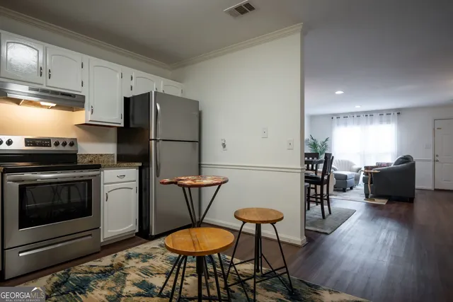 $2,020 | 210 East Cloverhurst Avenue, Unit 7, Athens, GA 30605