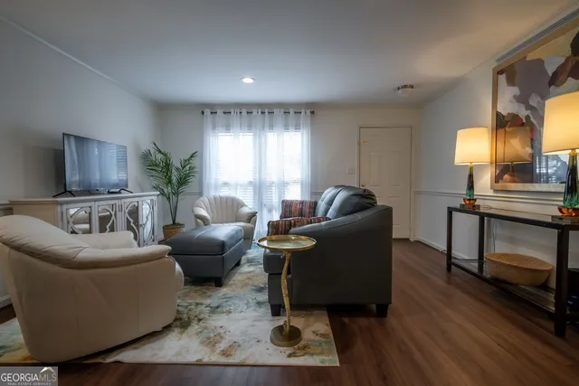 $2,020 | 210 East Cloverhurst Avenue, Unit 7, Athens, GA 30605