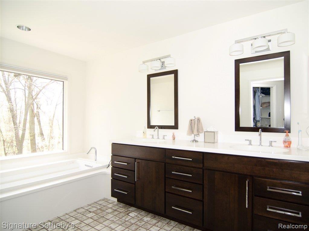 6060 North Rochester Road Rochester, MI 48306 - Photo 17 of 25 6060 N Roch_Master Bath 1.jpg