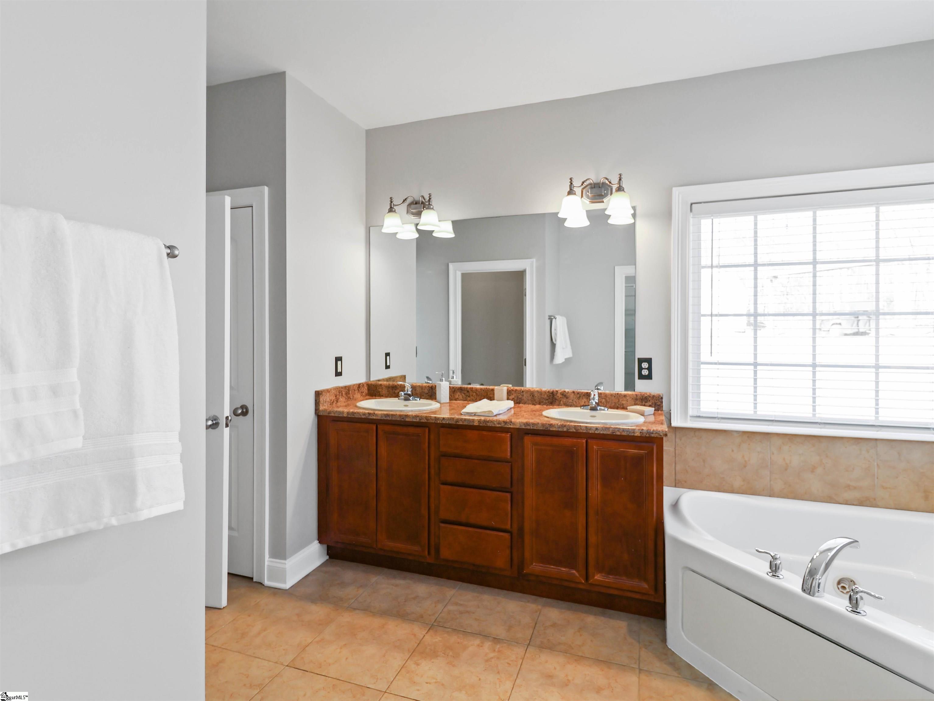 208 Quercus Run Fountain Inn, SC 29644 - Photo 19 of 41