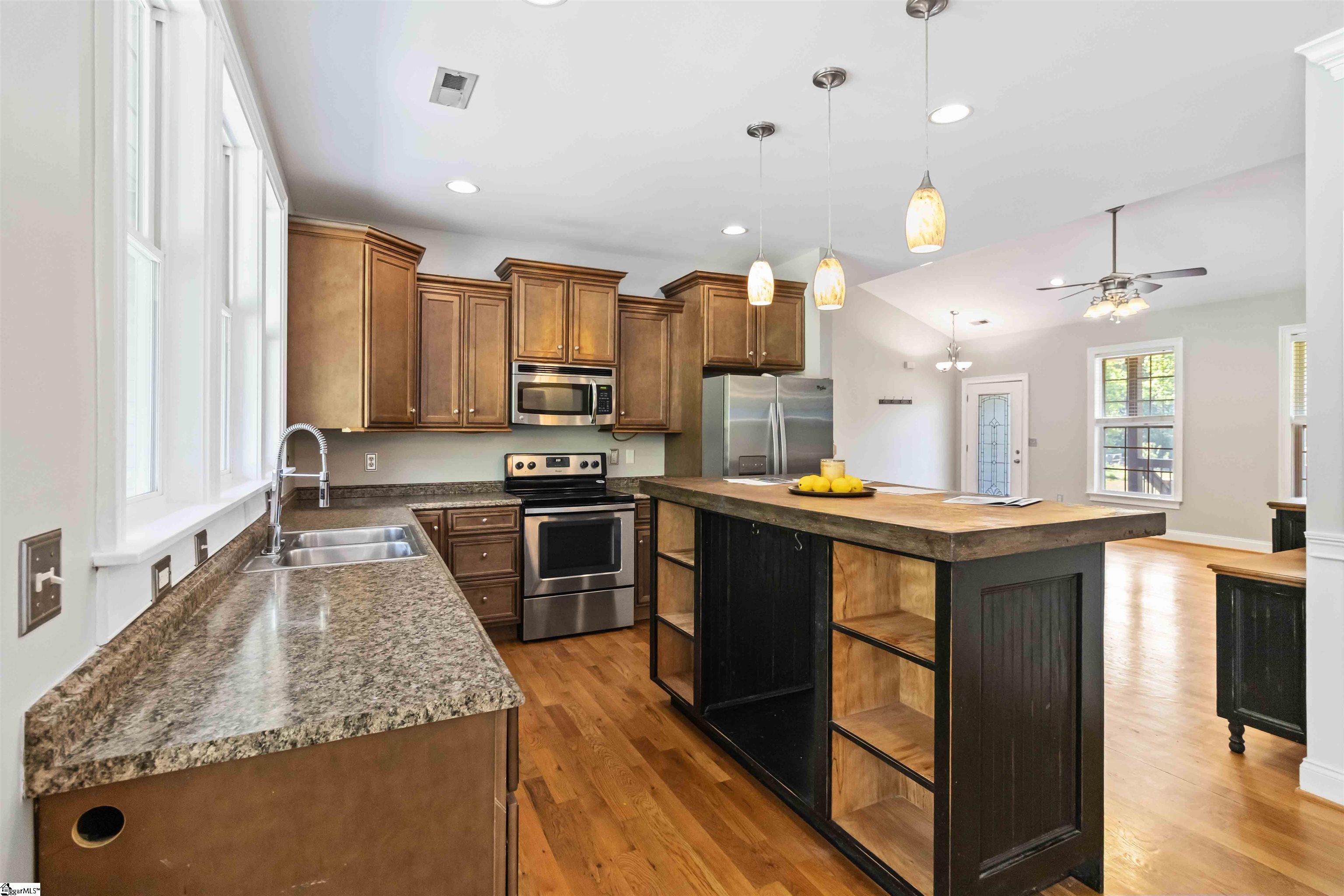 208 Quercus Run Fountain Inn, SC 29644 - Photo 9 of 41